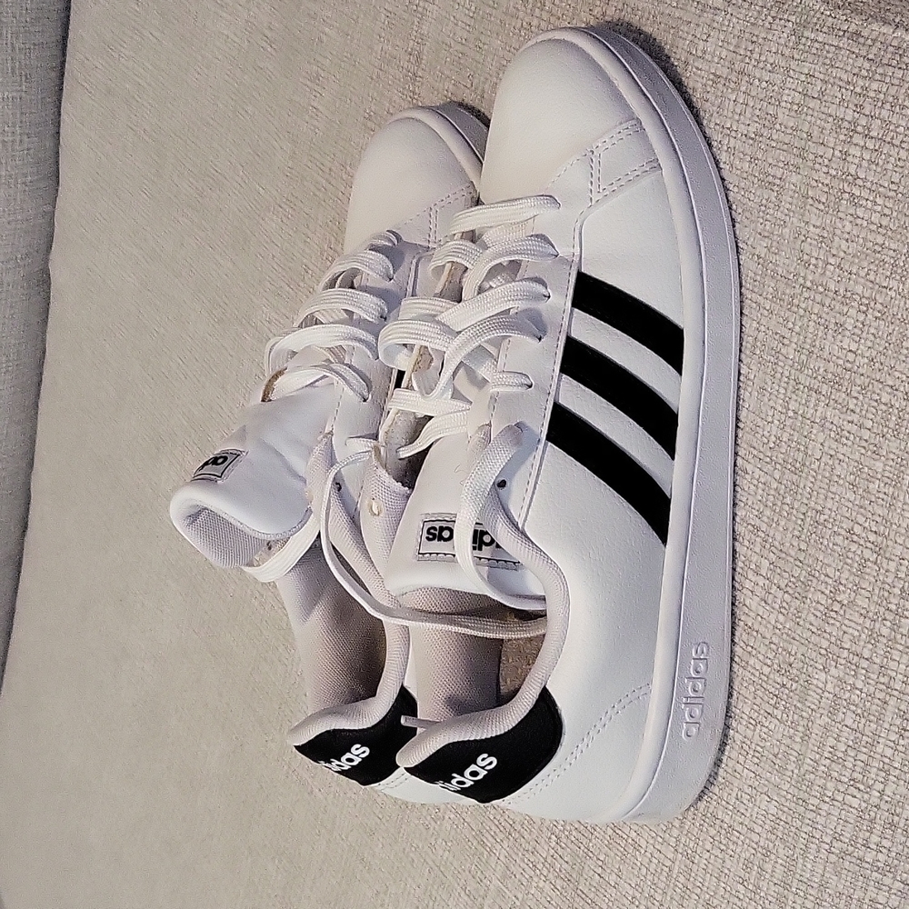 Women's Addidas black/white